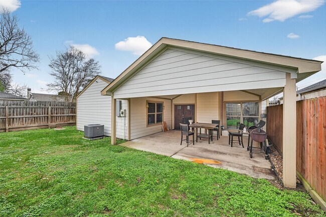 Building Photo - 11230 Bandlon Dr