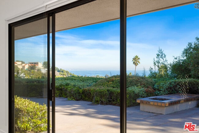 Building Photo - 3621 Malibu Country Dr