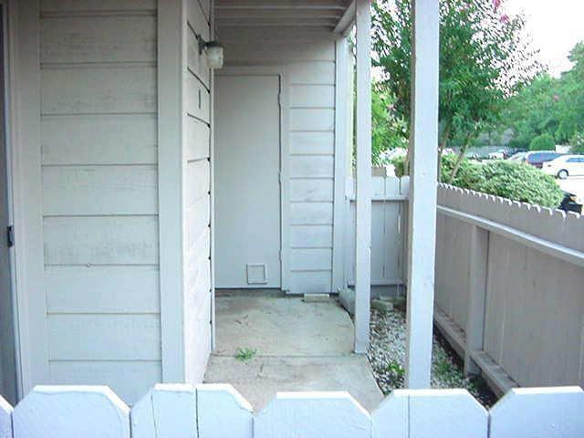 Building Photo - 17331 Red Oak Dr