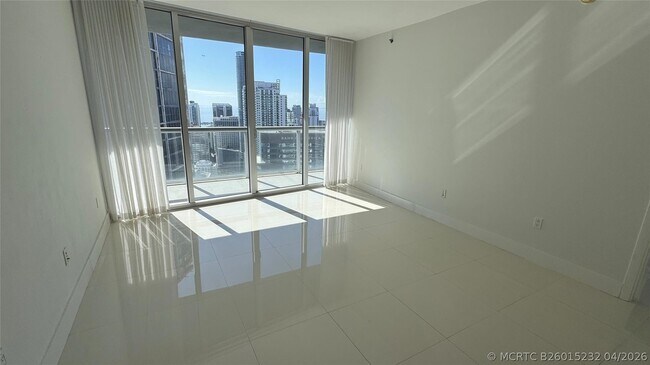 Building Photo - 475 Brickell Ave