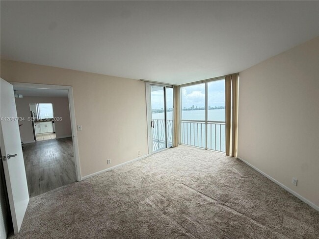 Building Photo - 7601 E Treasure Dr