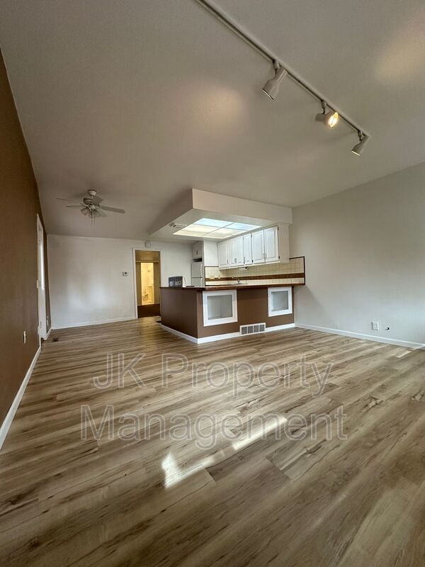 Building Photo - 1219 6th Ave S