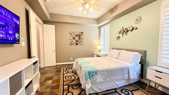 Building Photo - 1013 Gross St