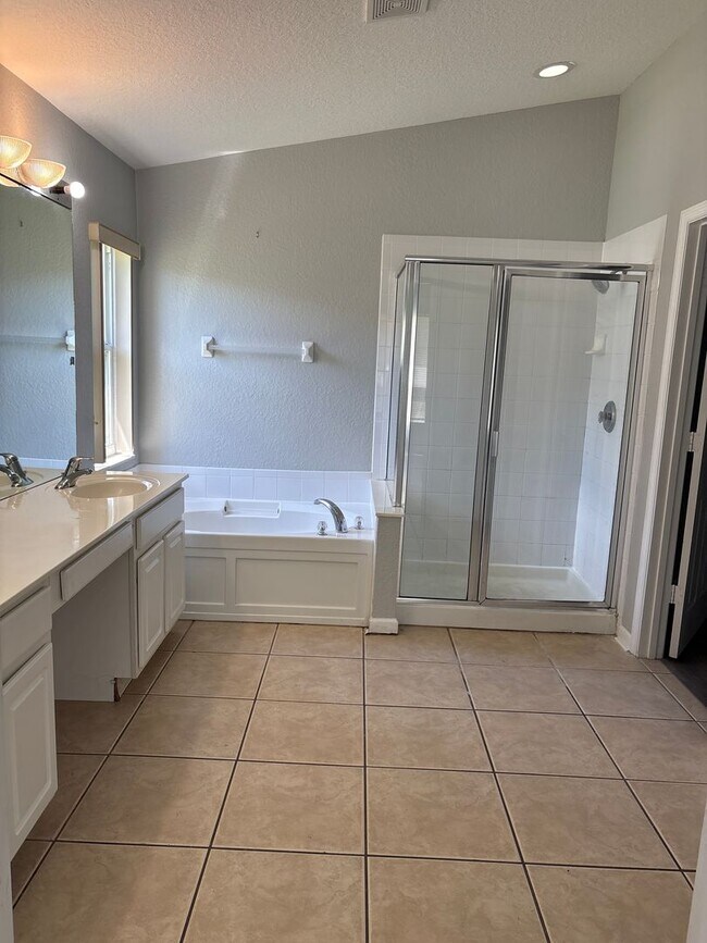 Building Photo - Spacious 4 Bedroom Home in Kissimmee, FL!