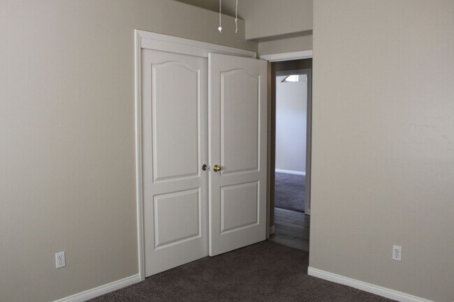 Building Photo - North West Home with Solar and Pool for Rent