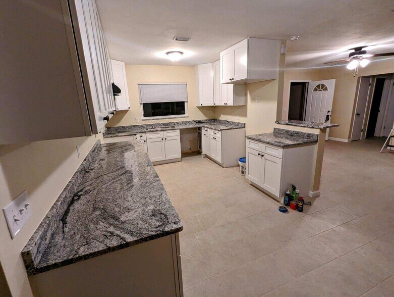 Building Photo - 9009 S Zanmar Dr
