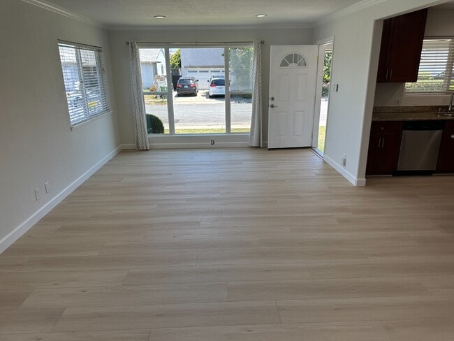 Building Photo - Bright 3BR Home with Central AC, Attached Garage & In-Unit Laundry in Fremont