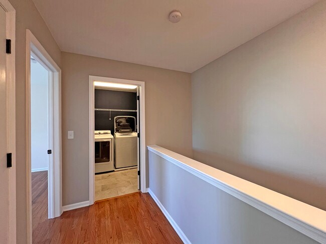 Building Photo - 4170 Bunker Hill Dr N