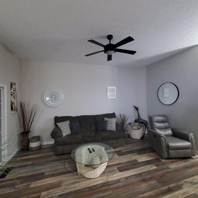 Building Photo - Beautiful condo on Richmond's South Side