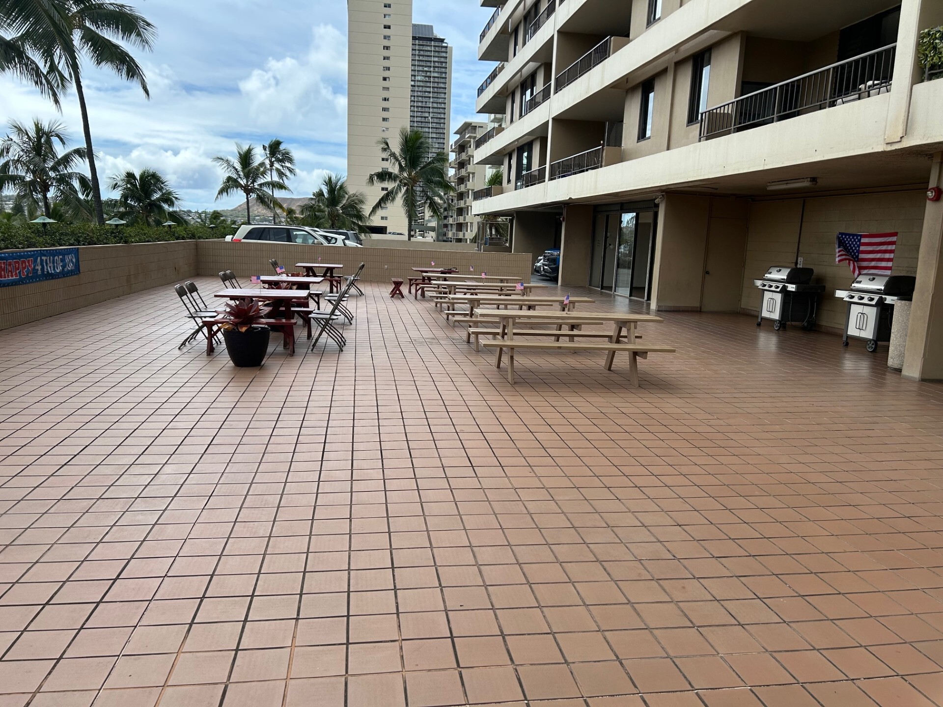 Building Photo - 2121 Ala Wai Blvd