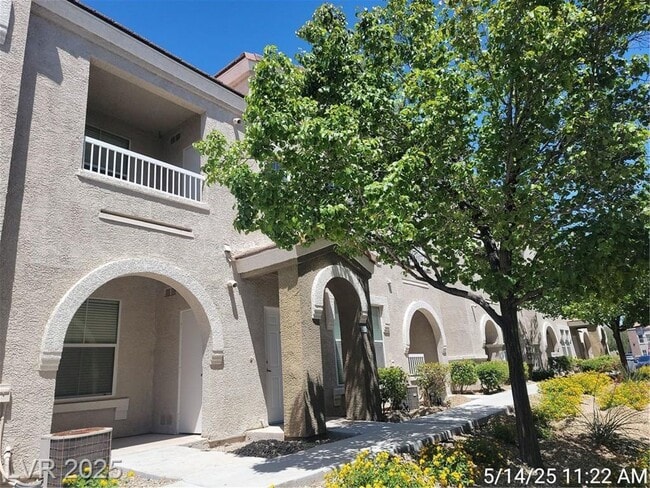 Building Photo - POPULAR FLOORPLAN IN A DESIREABLE GATED CO...