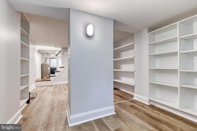 Building Photo - 860 W 33rd St