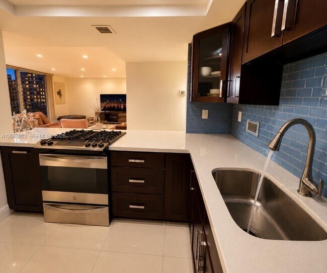 Building Photo - 2030 S Ocean Dr