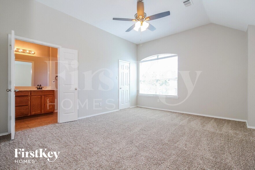 Building Photo - 9921 Shelburne Rd