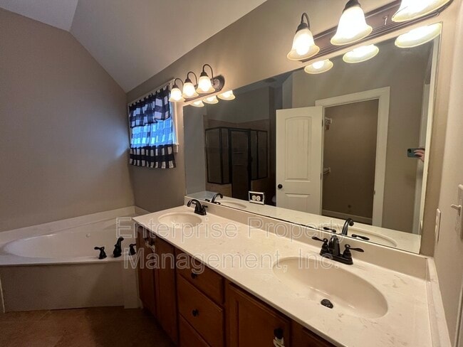 Building Photo - 6880 Lagrange Pines Rd