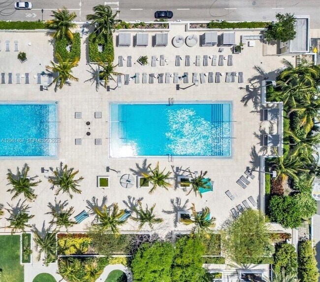 Building Photo - 950 Brickell Bay Dr