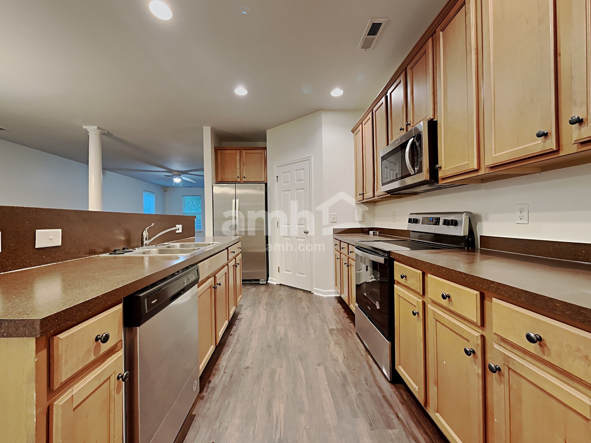 Building Photo - 8970 N Red Maple Cir
