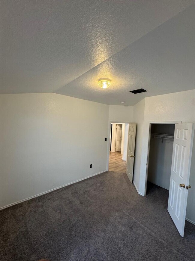 Building Photo - 2802 Greenlee Dr