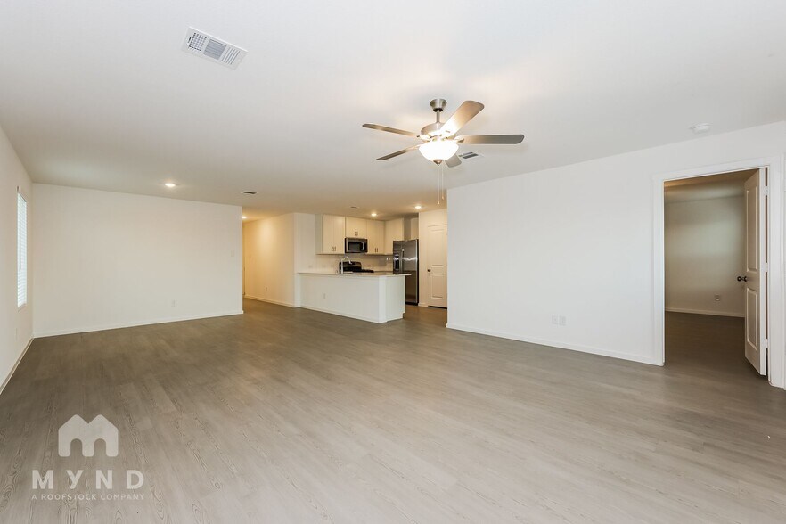 Building Photo - 2741 Ctr Crk Ln