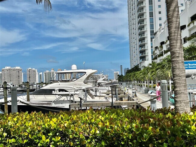 Building Photo - 17111 Biscayne Blvd
