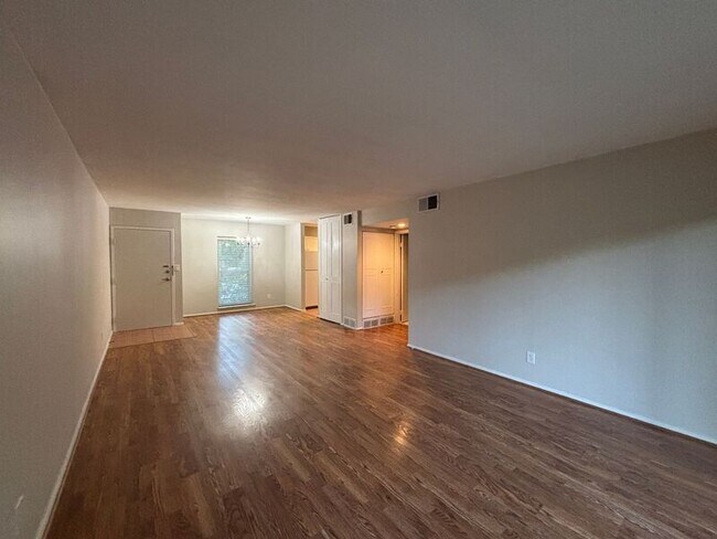 Building Photo - 5105 W 75th St