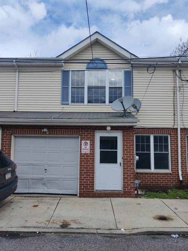 Primary Photo - 2714 Titan St