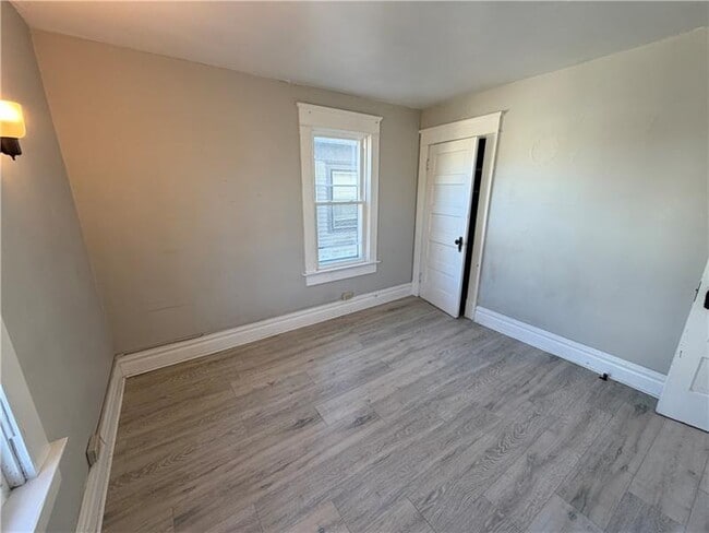 Building Photo - 139 Park Ave