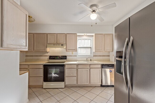 Building Photo - Great two bed two bath bungalow for rent i...