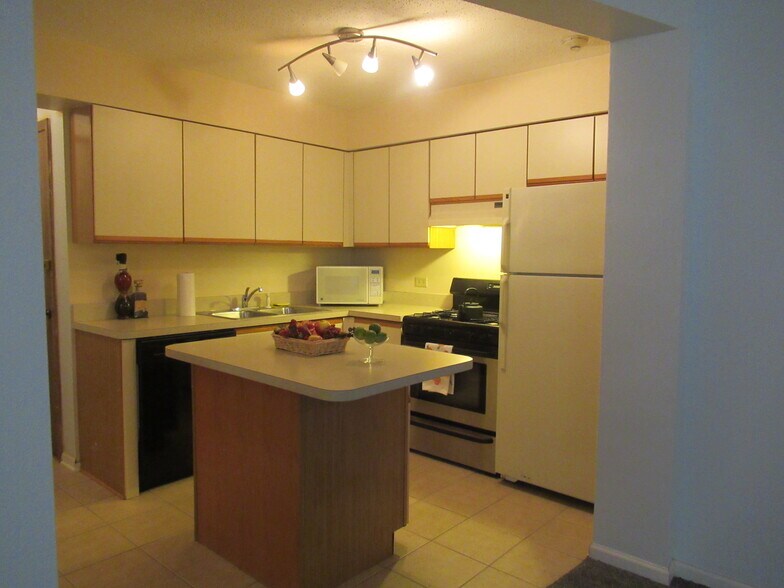 Building Photo - 9 Cedar Ct