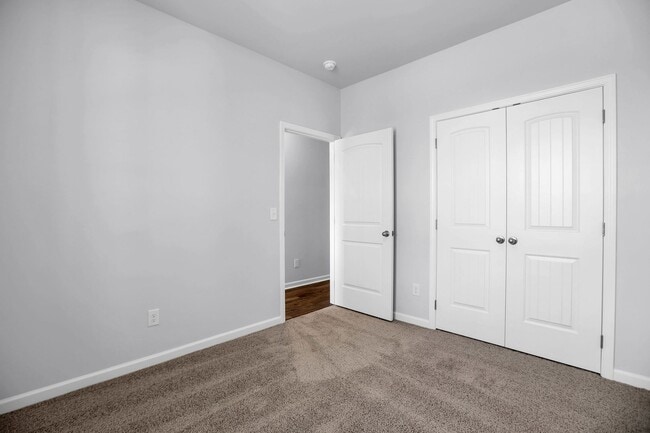 Building Photo - 719 Ashbrook Dr
