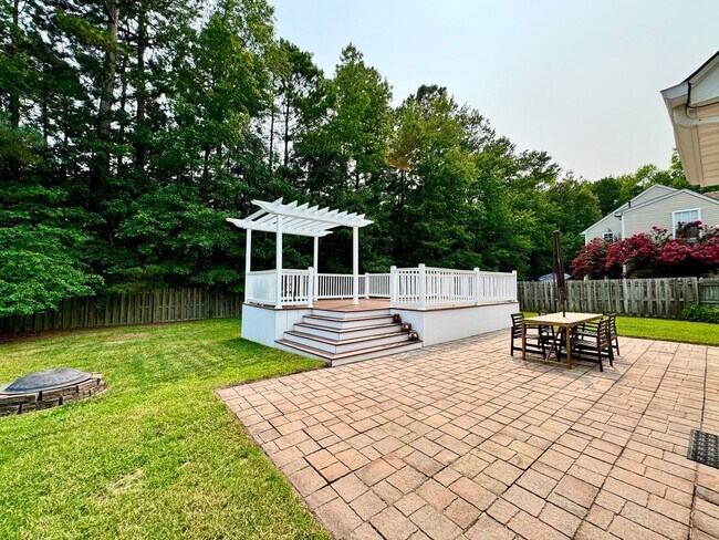 Building Photo - First-Time Rental! Available 08-07-26 - Fenced Yard, Pet Friendly, Attached 2-Car Garage!