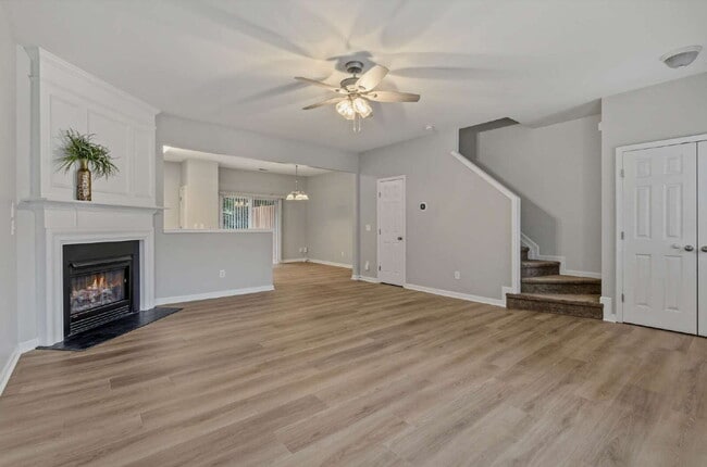 Building Photo - 3-Bed Townhouse in Leesville District