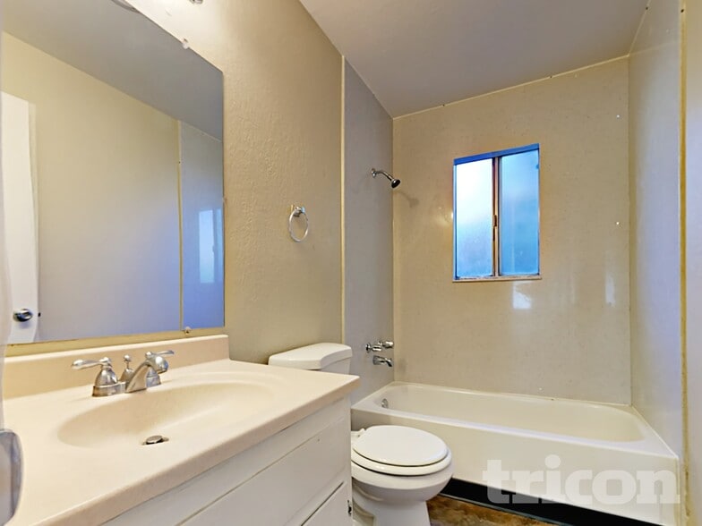 Building Photo - 215 Loy St.