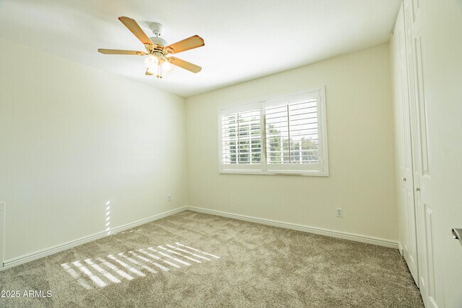 Building Photo - 2547 W Naranja Ave