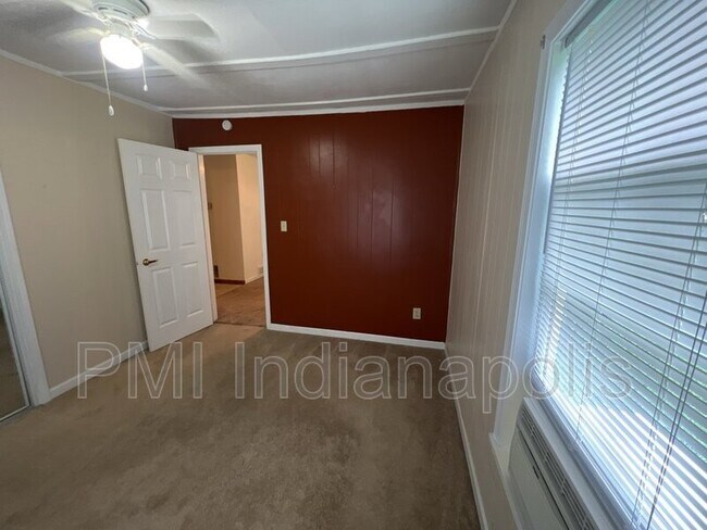 Building Photo - 629 N Willow St