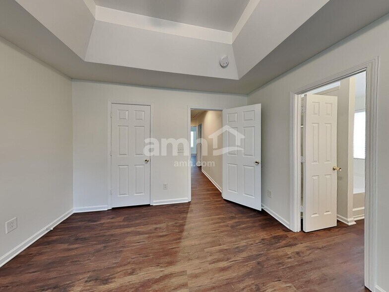 Building Photo - 7225 Hidden Creek Dr