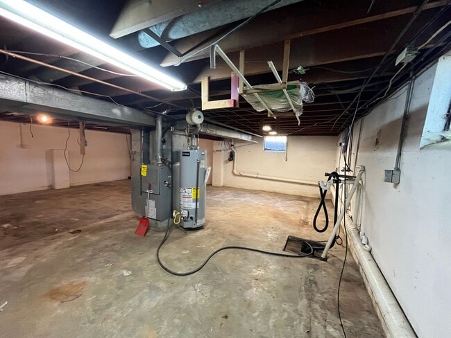 Building Photo - Three bedroom in Godfrey
