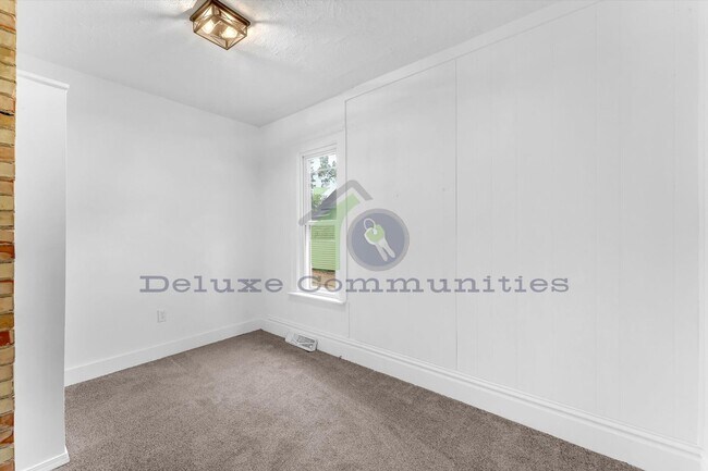 Building Photo - 1011 Jennette Ave NW