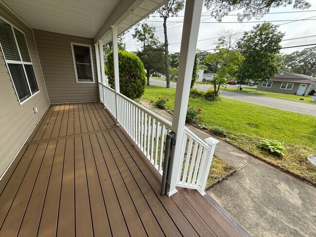 Building Photo - 109 Adirondack Dr