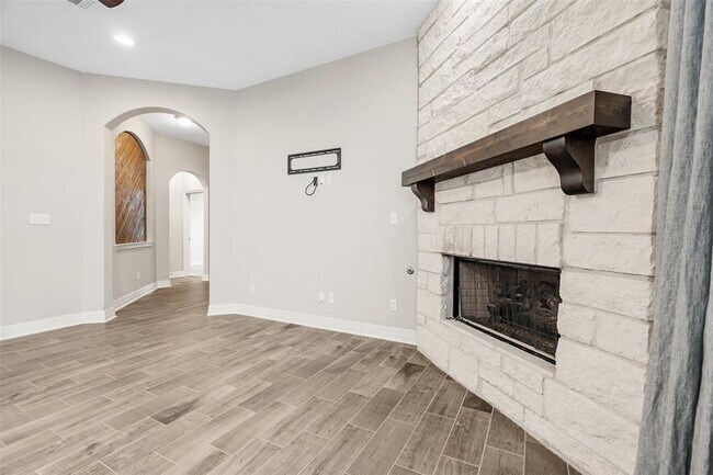 Building Photo - 385 Bonnet Blvd
