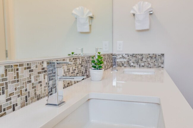 Building Photo - 2114 3rd Ave N