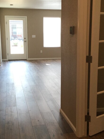 Building Photo - 2983 Cub Lake Dr