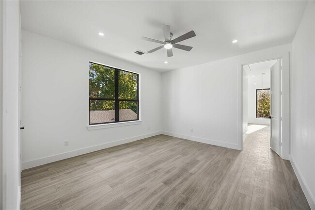 Building Photo - 513 Archer St