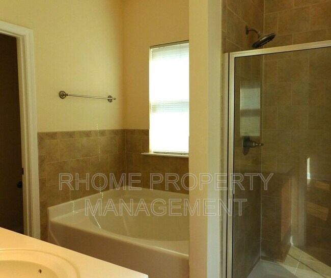 Building Photo - 5905 Brookside Oak Cir