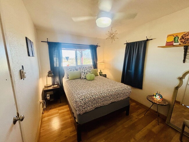 Building Photo - Joshua Tree Cabin in Peaceful, Wide Open Space!