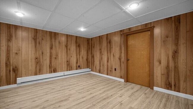 Building Photo - 1810 Northwest Ct