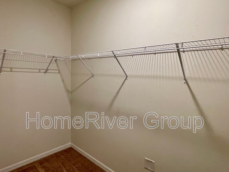 Building Photo - 513 Squires Grove Dr