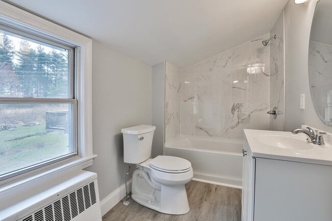 Building Photo - 139 Greeley St