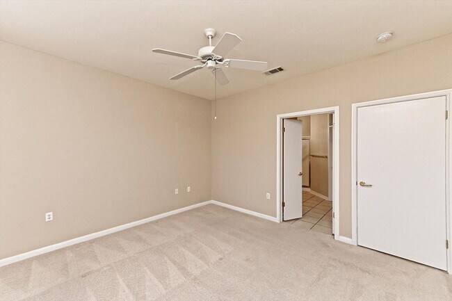 Building Photo - 117 Larkspur Ln