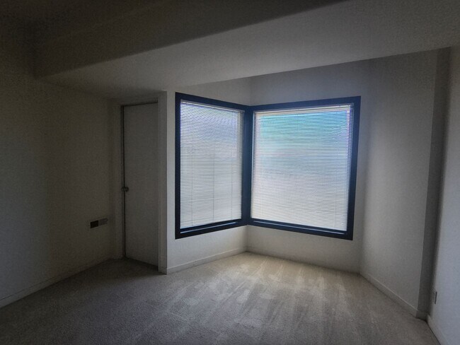 Building Photo - 1BD/1BATH Condo Available in Pacific Park Plaza